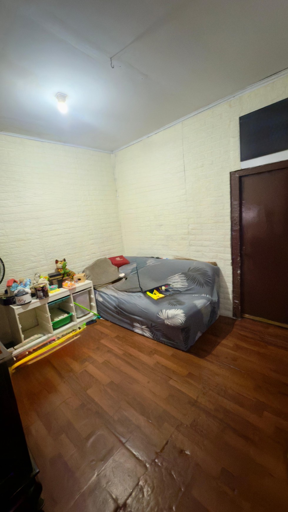 Rumah Hook Luas 168m&#xb2; Strategis di Kelapa Dua Depok Dekat Tol & KRL