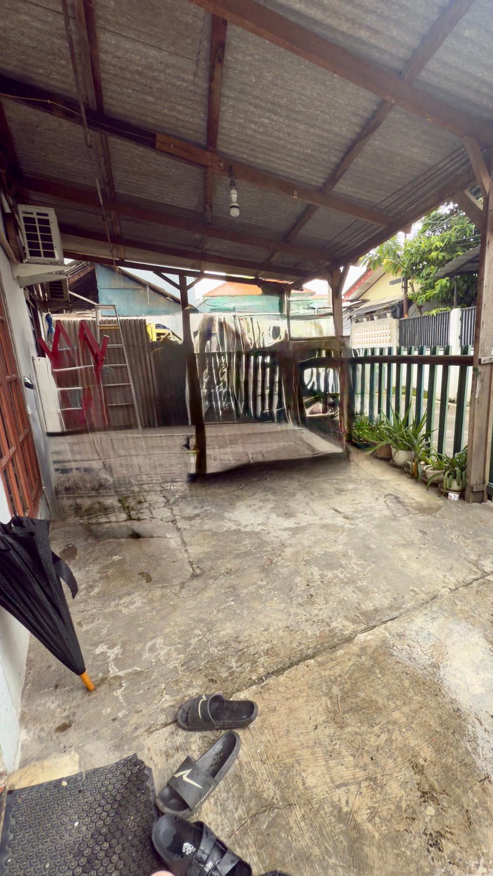 Rumah Hook Luas 168m&#xb2; Strategis di Kelapa Dua Depok Dekat Tol & KRL