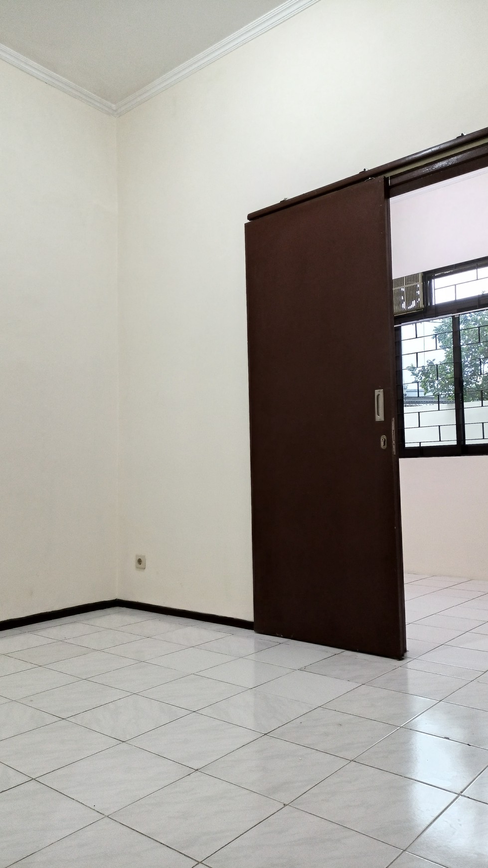 Rumah Siap Huni dengan Hunian Nyaman dan Asri di BSD