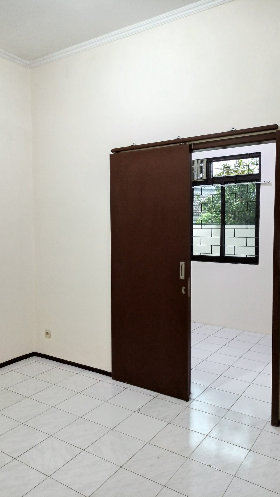Rumah Siap Huni dengan Hunian Nyaman dan Asri di BSD