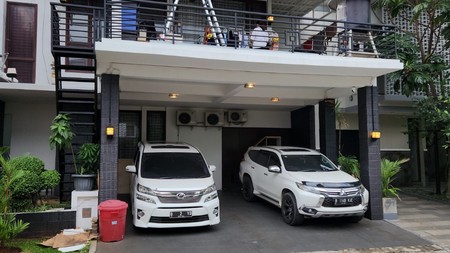 RUMAH CANTIK SEMIFURNISH DI DISCOVERY BINTARO JAYA SEKTOR 9, TANGERANG SELATAN