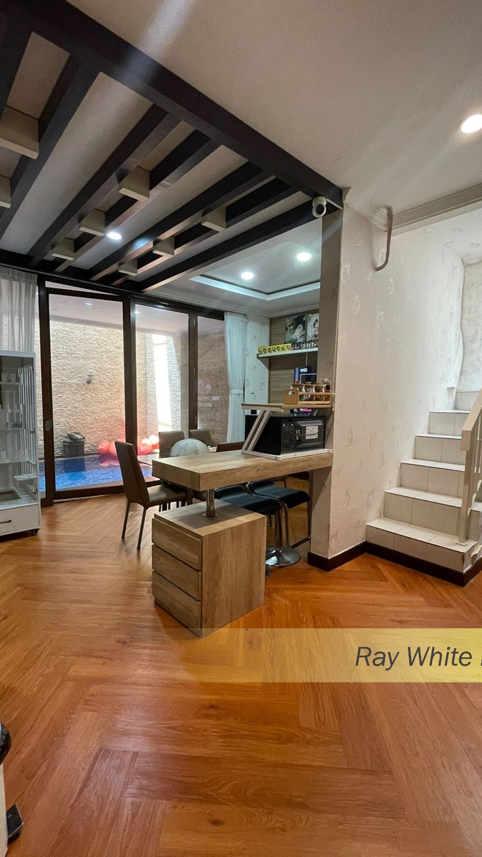 RUMAH CANTIK SEMIFURNISH DI DISCOVERY BINTARO JAYA SEKTOR 9, TANGERANG SELATAN