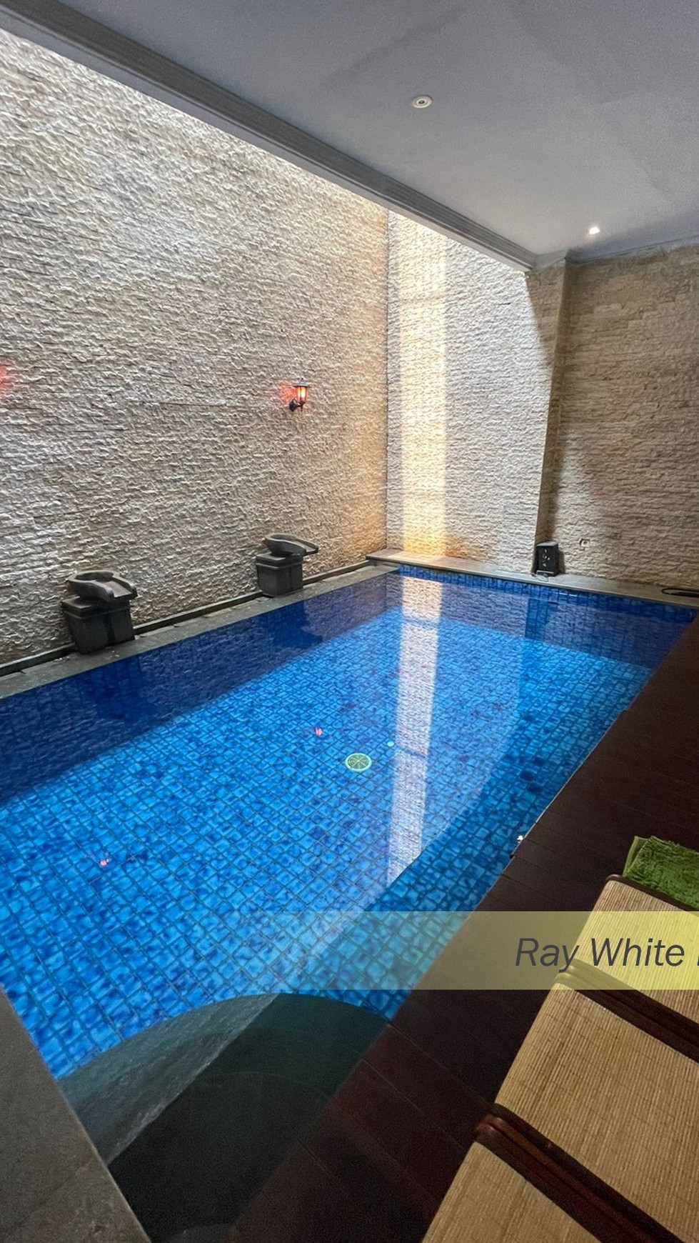 RUMAH CANTIK SEMIFURNISH DI DISCOVERY BINTARO JAYA SEKTOR 9, TANGERANG SELATAN