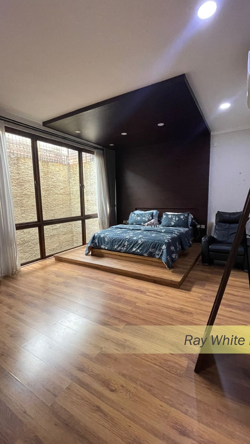 RUMAH CANTIK SEMIFURNISH DI DISCOVERY BINTARO JAYA SEKTOR 9, TANGERANG SELATAN