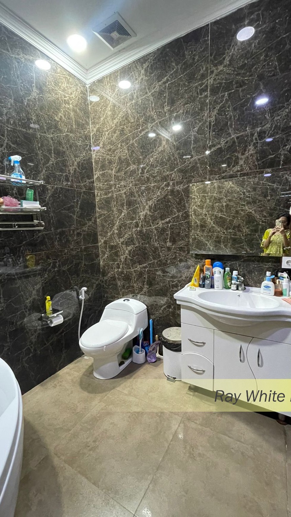 RUMAH CANTIK SEMIFURNISH DI DISCOVERY BINTARO JAYA SEKTOR 9, TANGERANG SELATAN