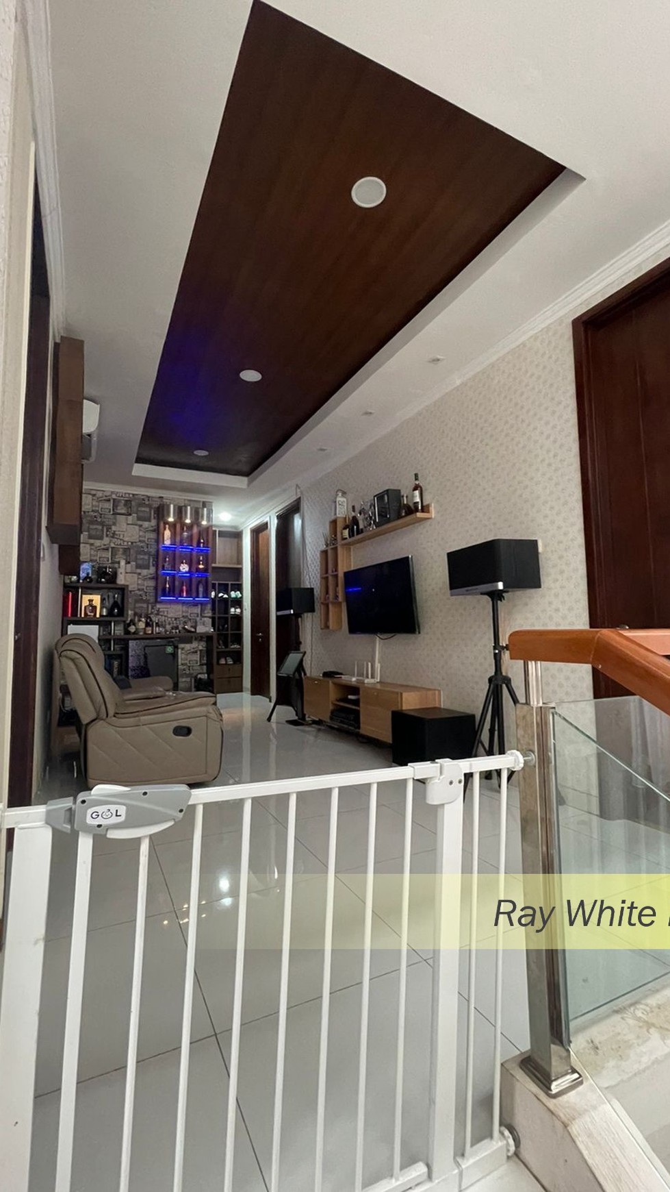 RUMAH CANTIK SEMIFURNISH DI DISCOVERY BINTARO JAYA SEKTOR 9, TANGERANG SELATAN