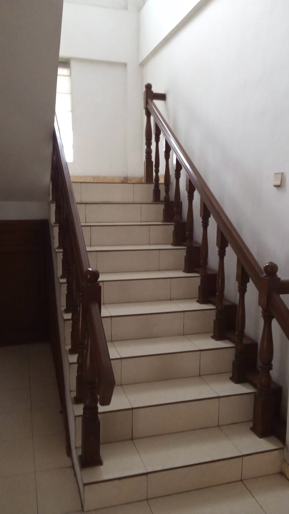 Rumah 2 Lantai Luas Siap Huni dengan Hunian Nyaman dan Asri.