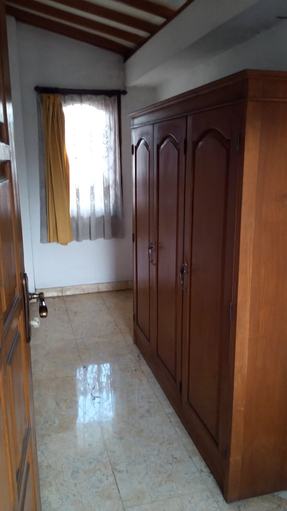 Rumah 2 Lantai Luas Siap Huni dengan Hunian Nyaman dan Asri.