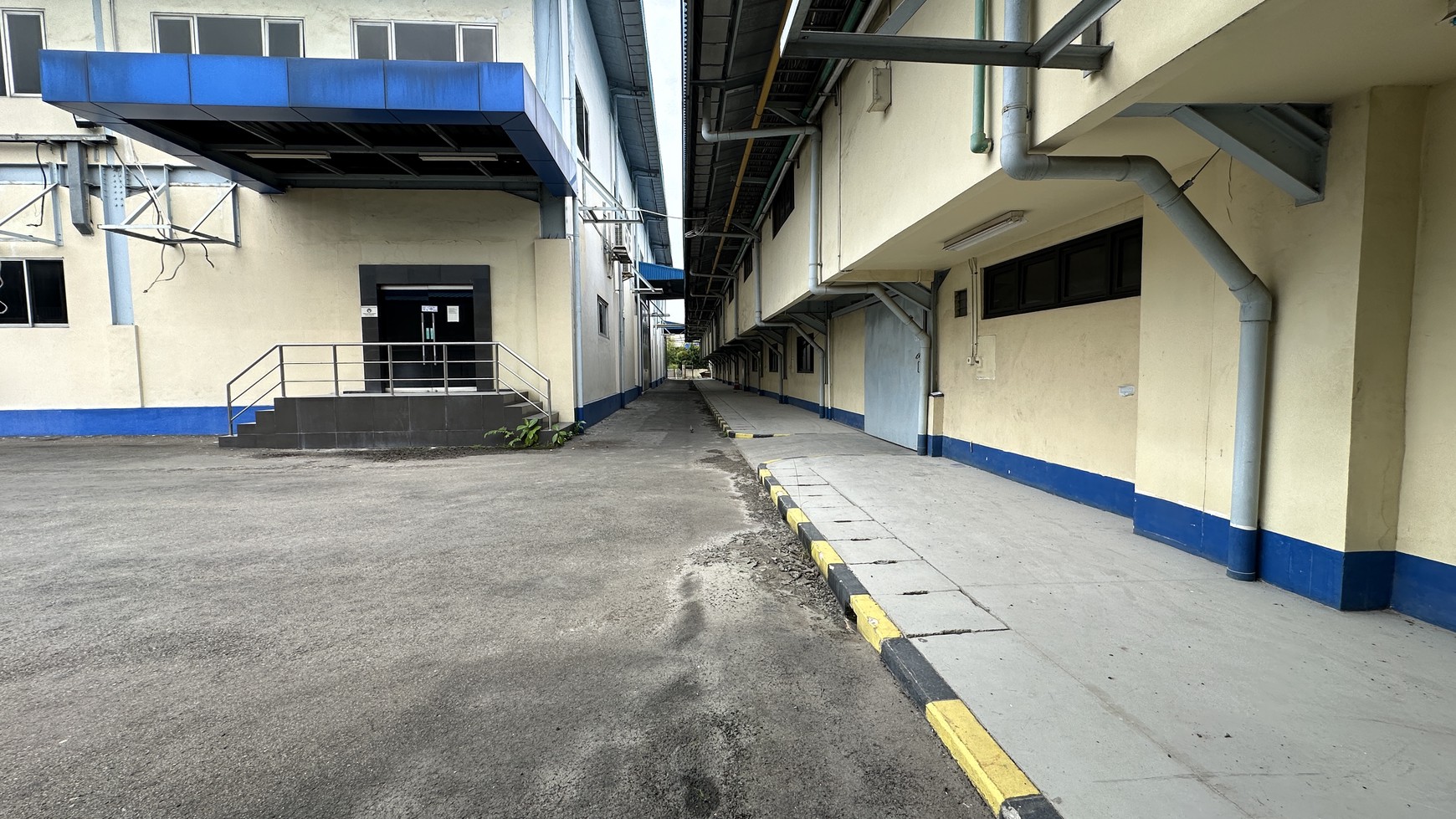 EX Pabrik Lokasi Jl. Mercedes Benz -Wanaherang Gunung Putri Bogor