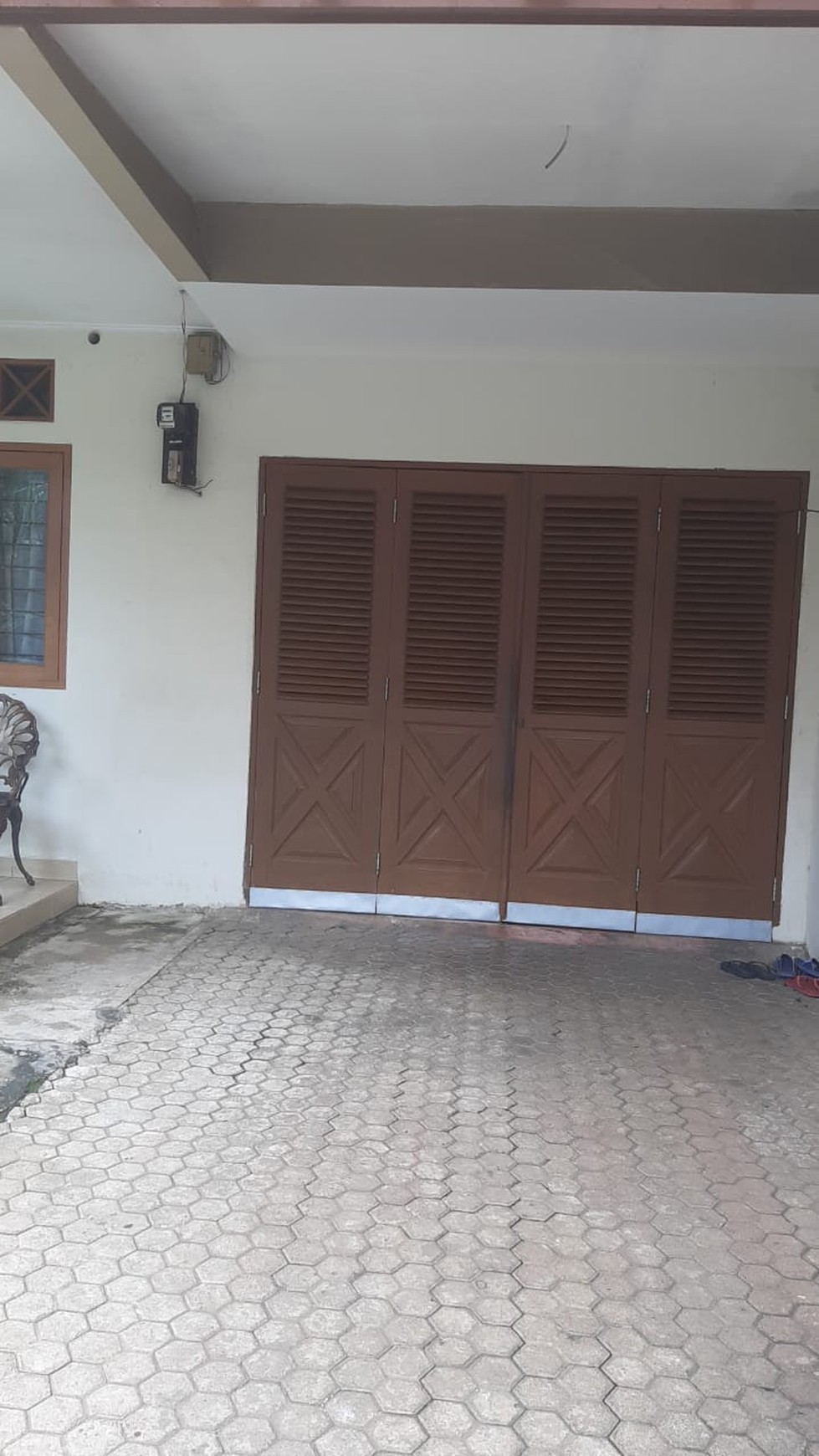 Cinere Megapolitan Luas 244m2 Dengan Halaman Depan dan Belakang