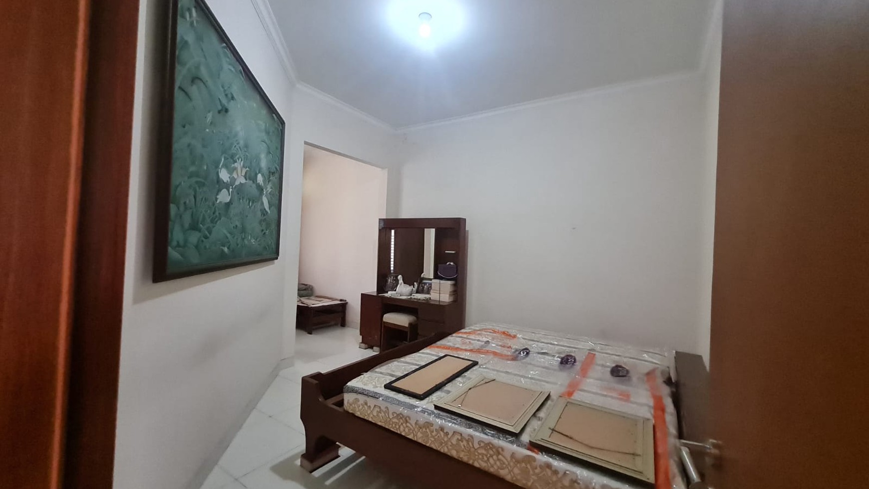 Cinere Megapolitan Luas 244m2 Dengan Halaman Depan dan Belakang