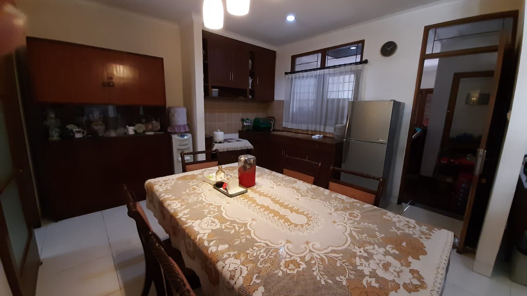 Cinere Megapolitan Luas 244m2 Dengan Halaman Depan dan Belakang