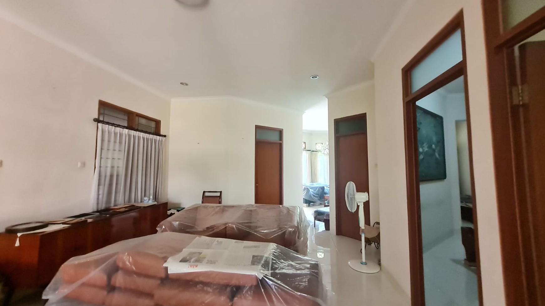 Cinere Megapolitan Luas 244m2 Dengan Halaman Depan dan Belakang