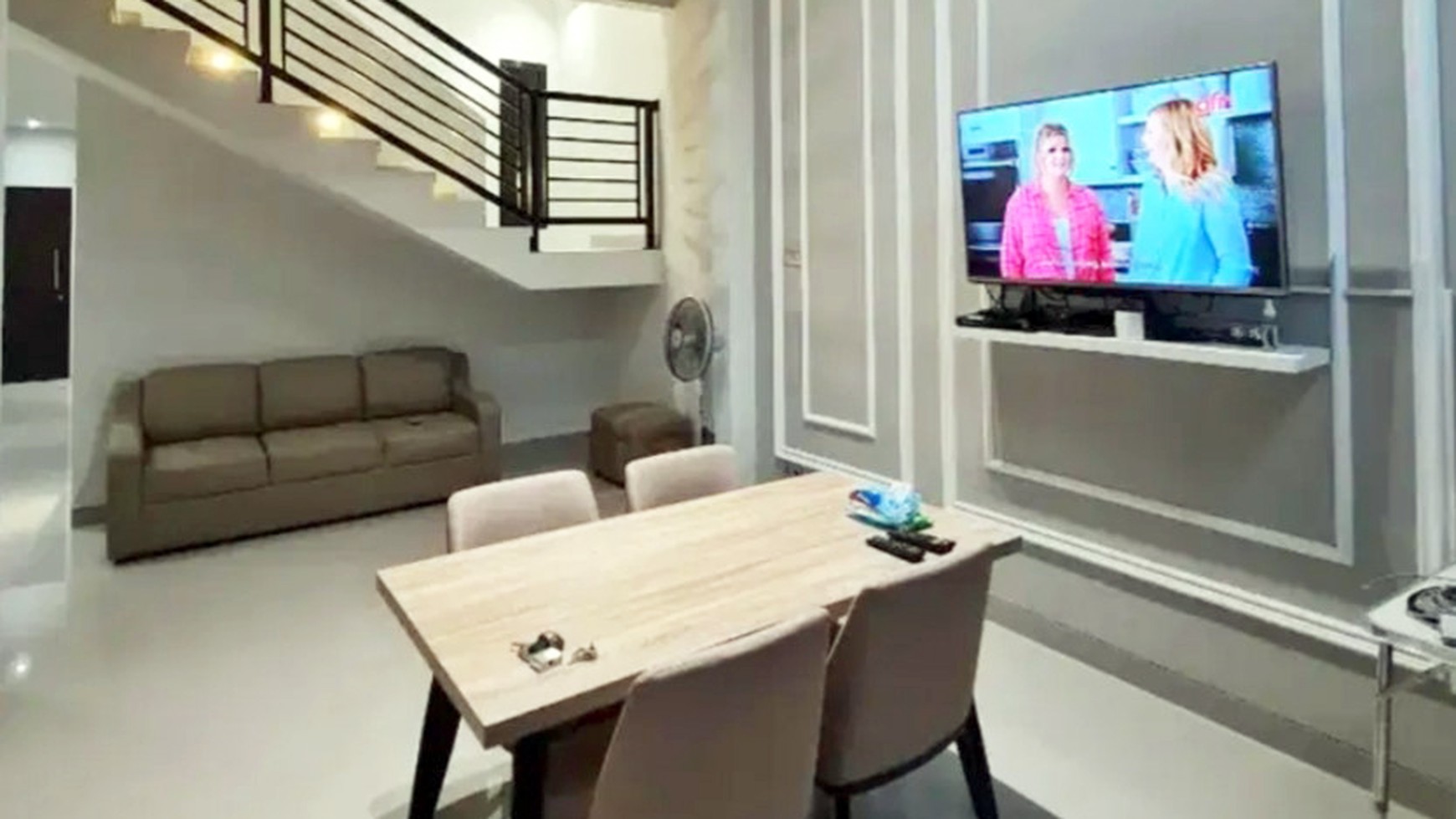 Rumah Baru Gress di Rungkut Asri Utara Surabaya Timur, Minimalis, 2 Lantai, Semi Furnished, SIAP HUNI !!!
