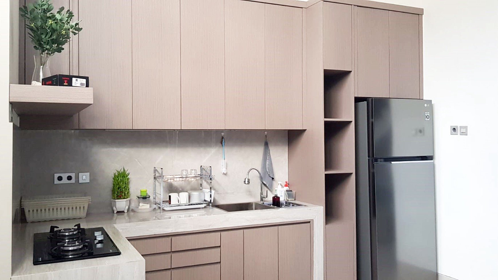 Rumah Baru Gress di Rungkut Asri Utara Surabaya Timur, Minimalis, 2 Lantai, Semi Furnished, SIAP HUNI !!!