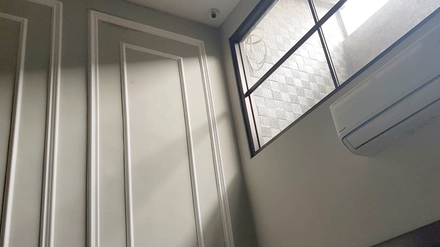 Rumah Baru Gress di Rungkut Asri Utara Surabaya Timur, Minimalis, 2 Lantai, Semi Furnished, SIAP HUNI !!!