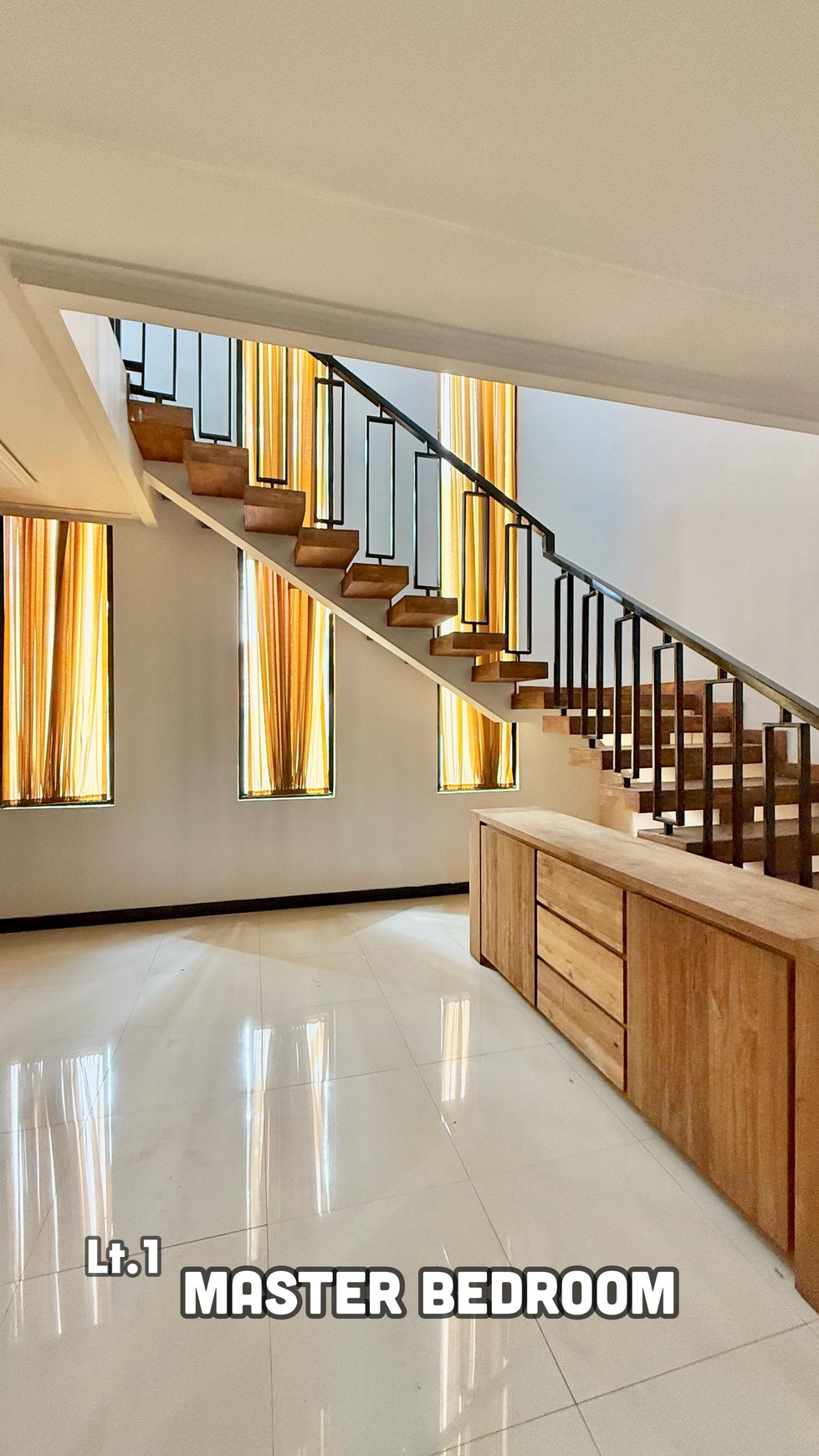 Rumah Modern Luas Bangunan 453 m2 di Margonda Raya - Lokasi Premium