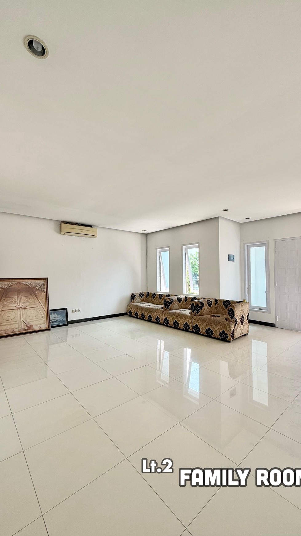 Rumah Modern Luas Bangunan 453 m2 di Margonda Raya - Lokasi Premium