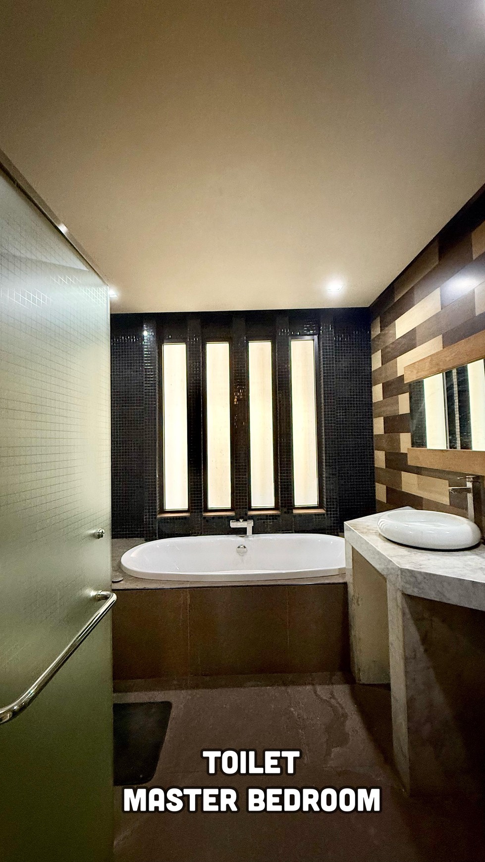 Rumah Modern Luas Bangunan 453 m2 di Margonda Raya - Lokasi Premium