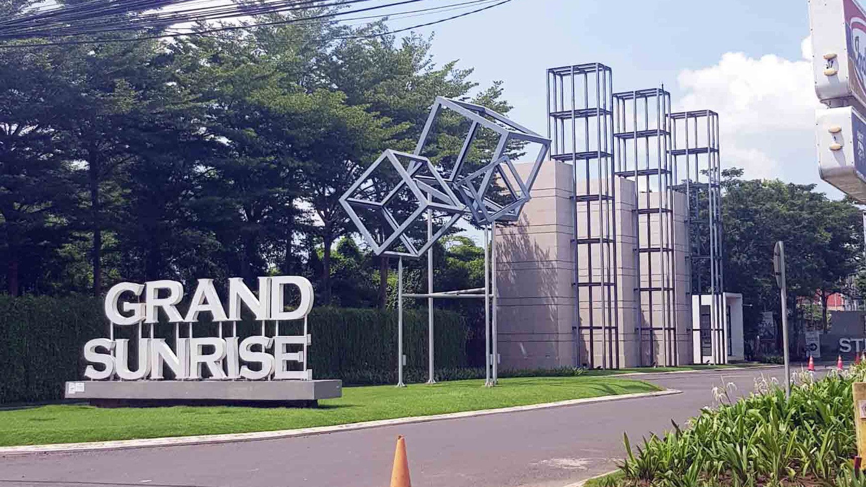 Rumah Baru Gress di Grand Sunrise Cluster Stellar Menganti Gresik, Minimalis, Semi Furnished