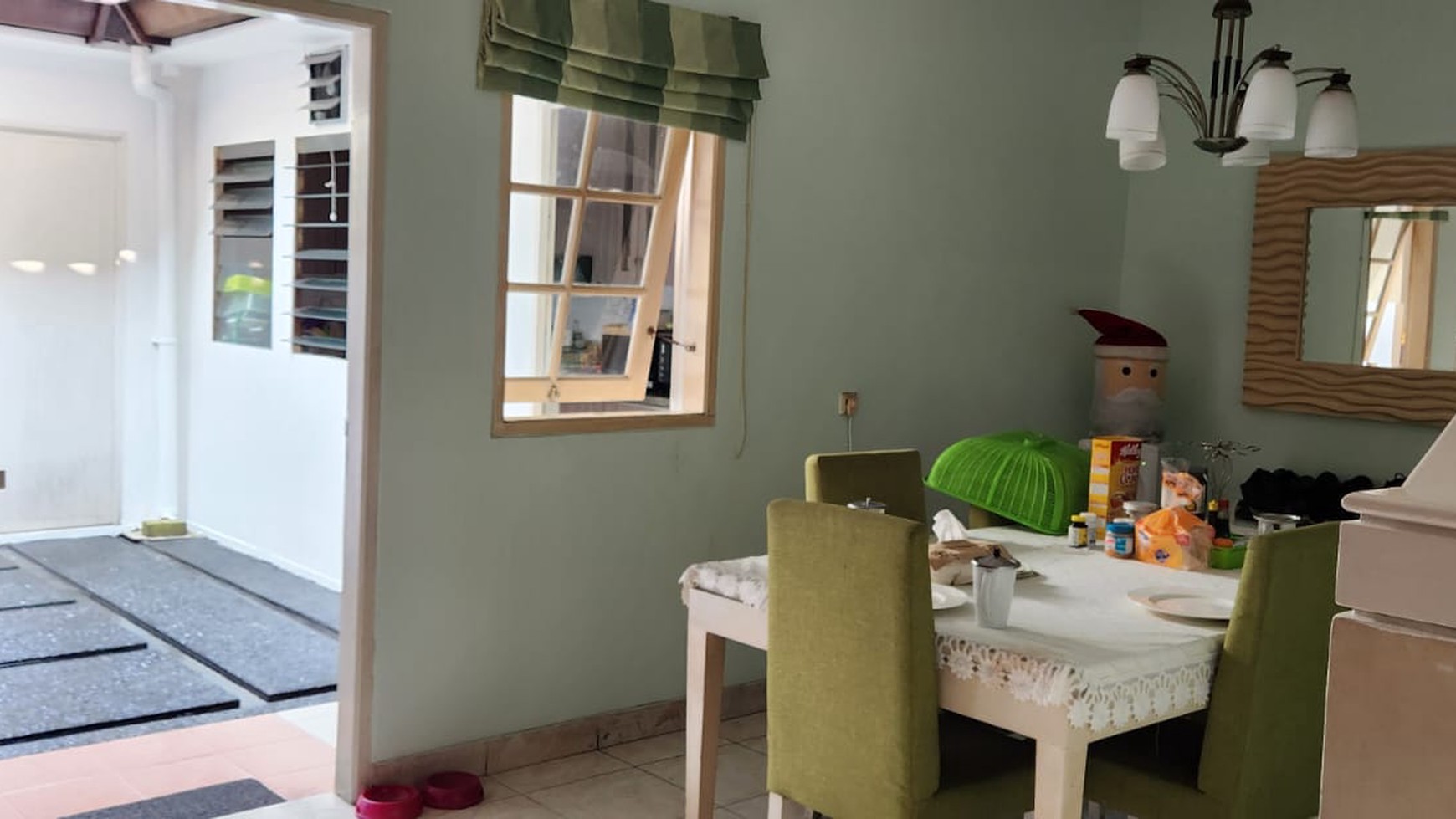 Rumah 2 Lantai Siap Huni dengan Hunian Nyaman dan Asri @Ciputat