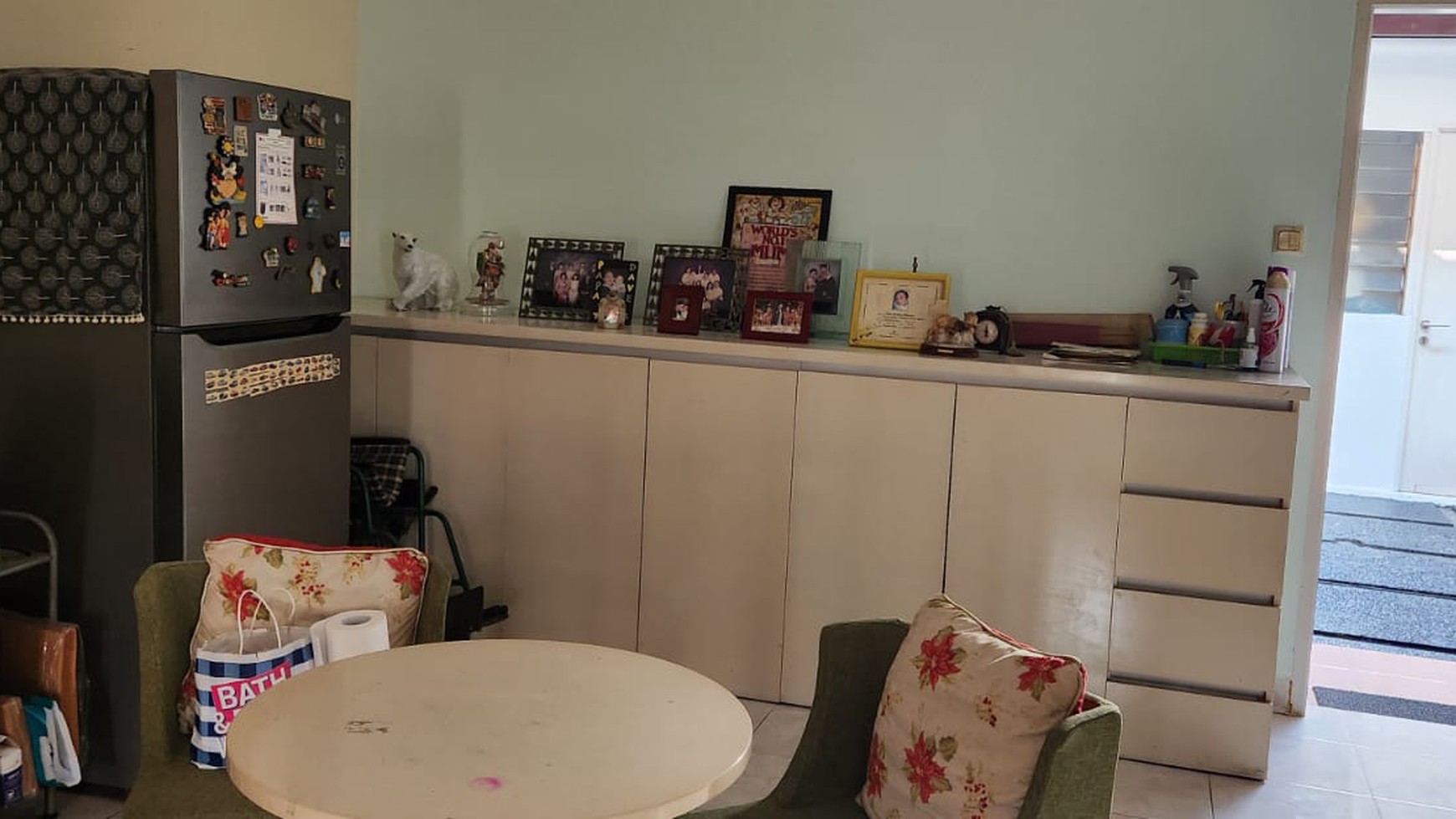 Rumah 2 Lantai Siap Huni dengan Hunian Nyaman dan Asri @Ciputat