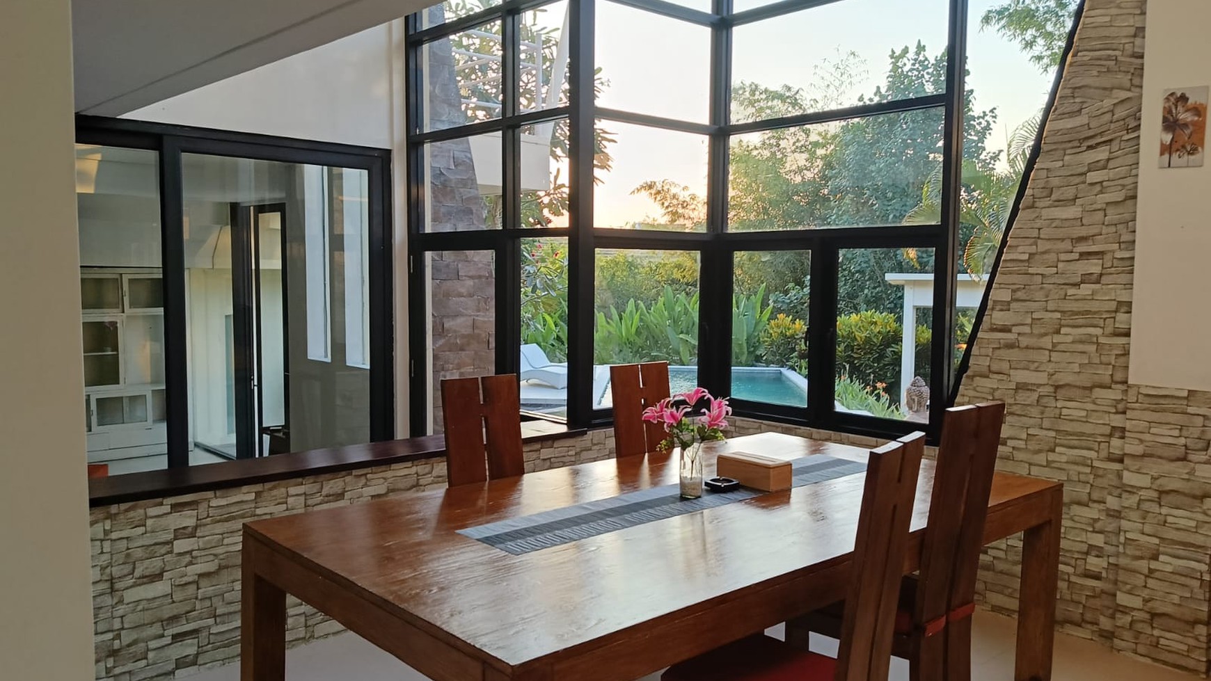Villa Freehold 4 Bedrooms Rice field View In Pererenan Bali