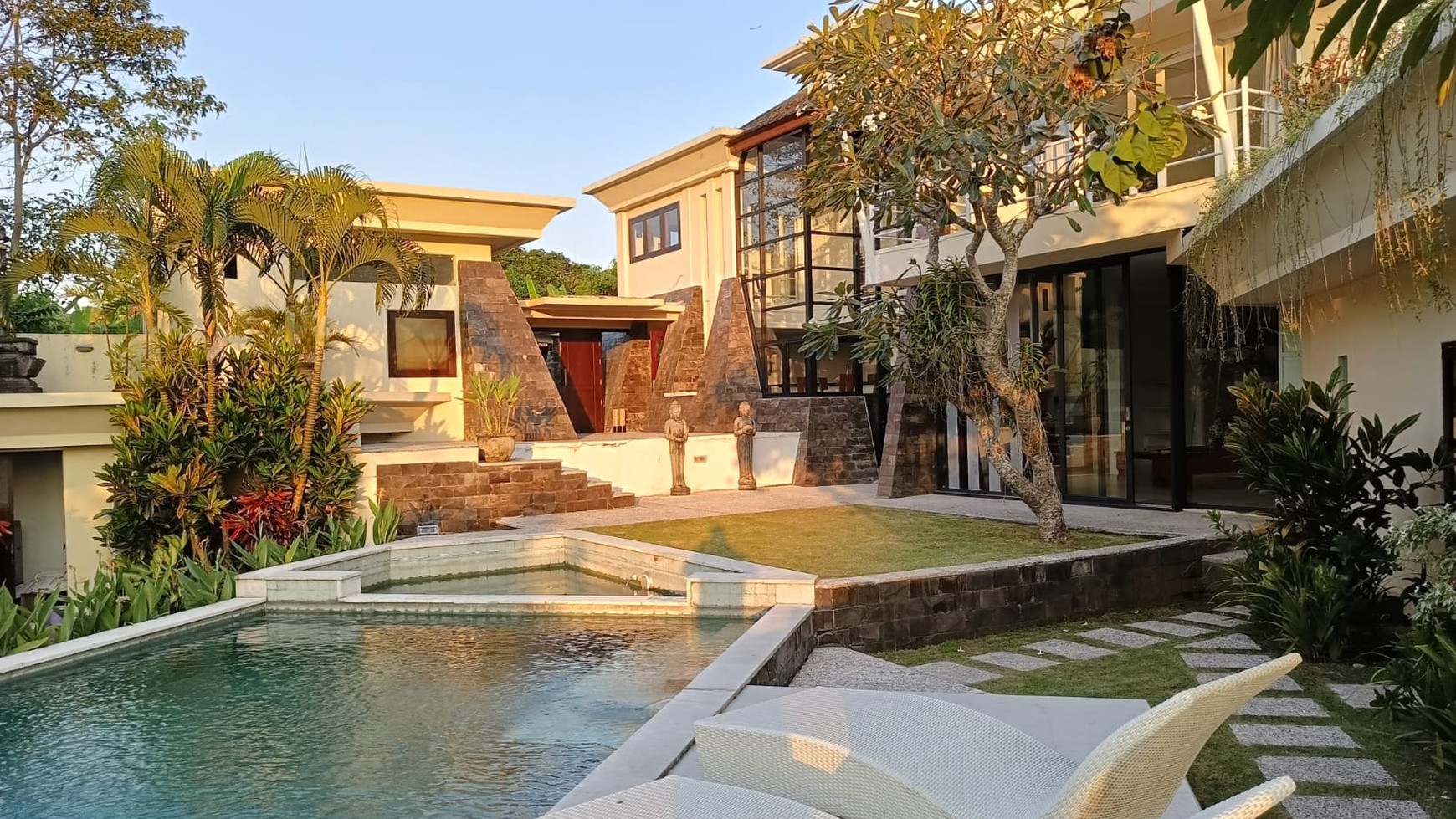 Villa Freehold 4 Bedrooms Rice field View In Pererenan Bali
