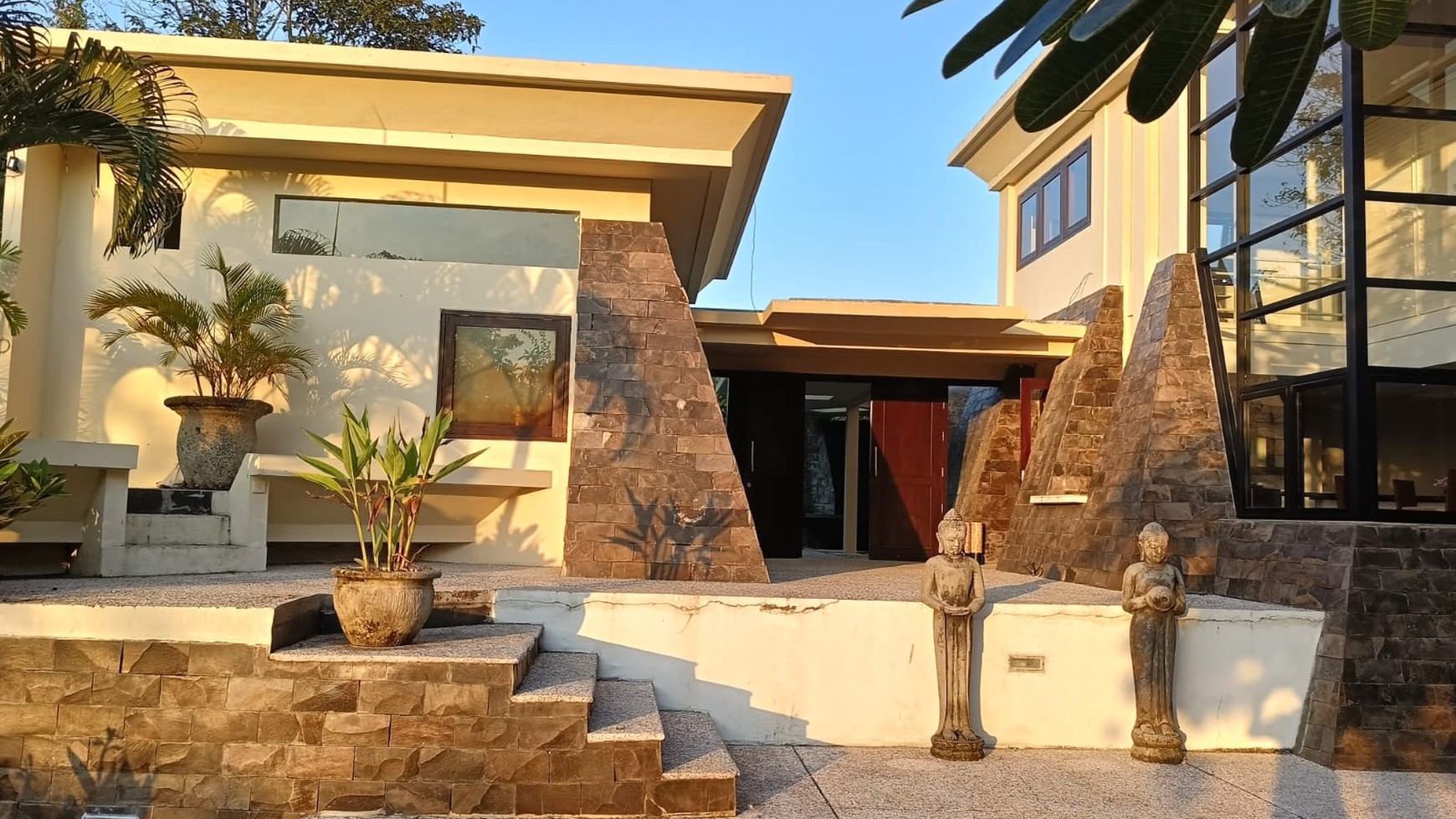 Villa Freehold 4 Bedrooms Rice field View In Pererenan Bali