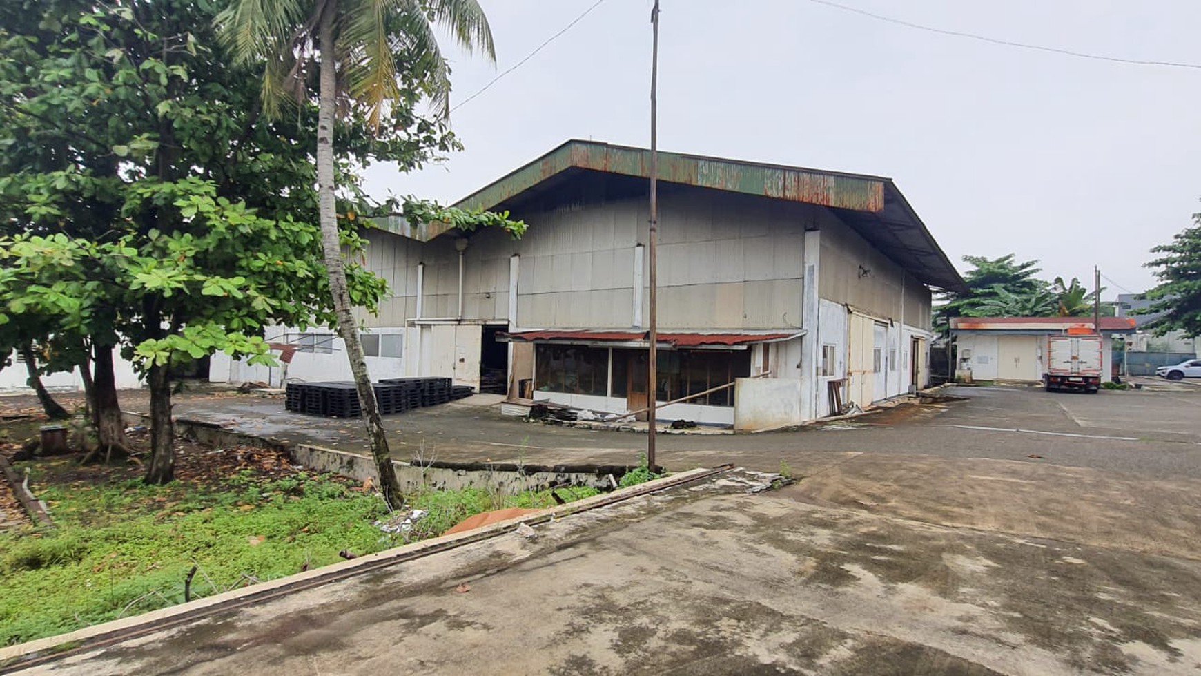 Ex Pabrik Gudang  Hanya Harga Tanah di Jl.Raya Thole Iskandar Sukmajaya Depok 