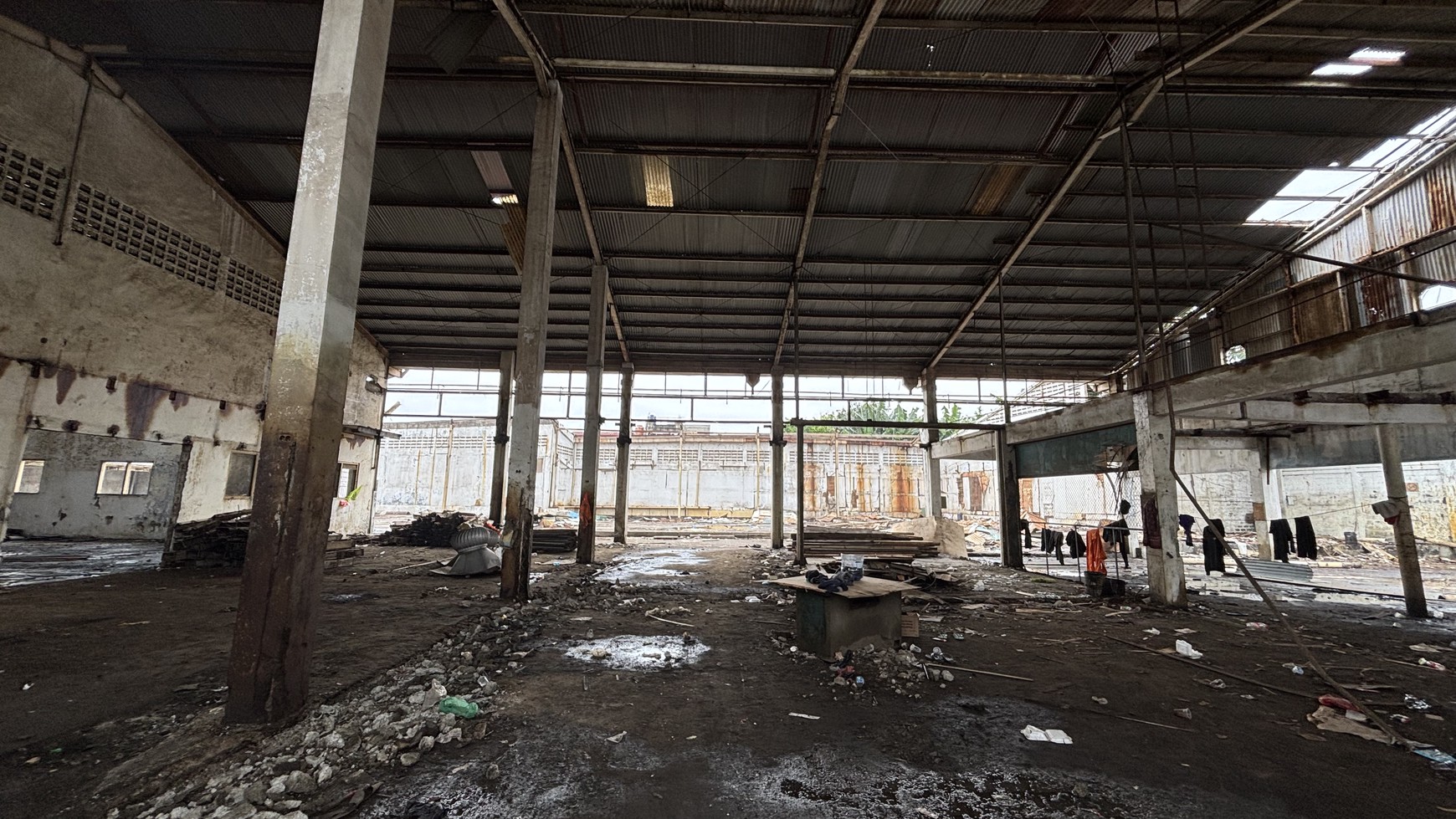 Ex Pabrik Gudang  Hanya Harga Tanah di Jl.Raya Thole Iskandar Sukmajaya Depok 