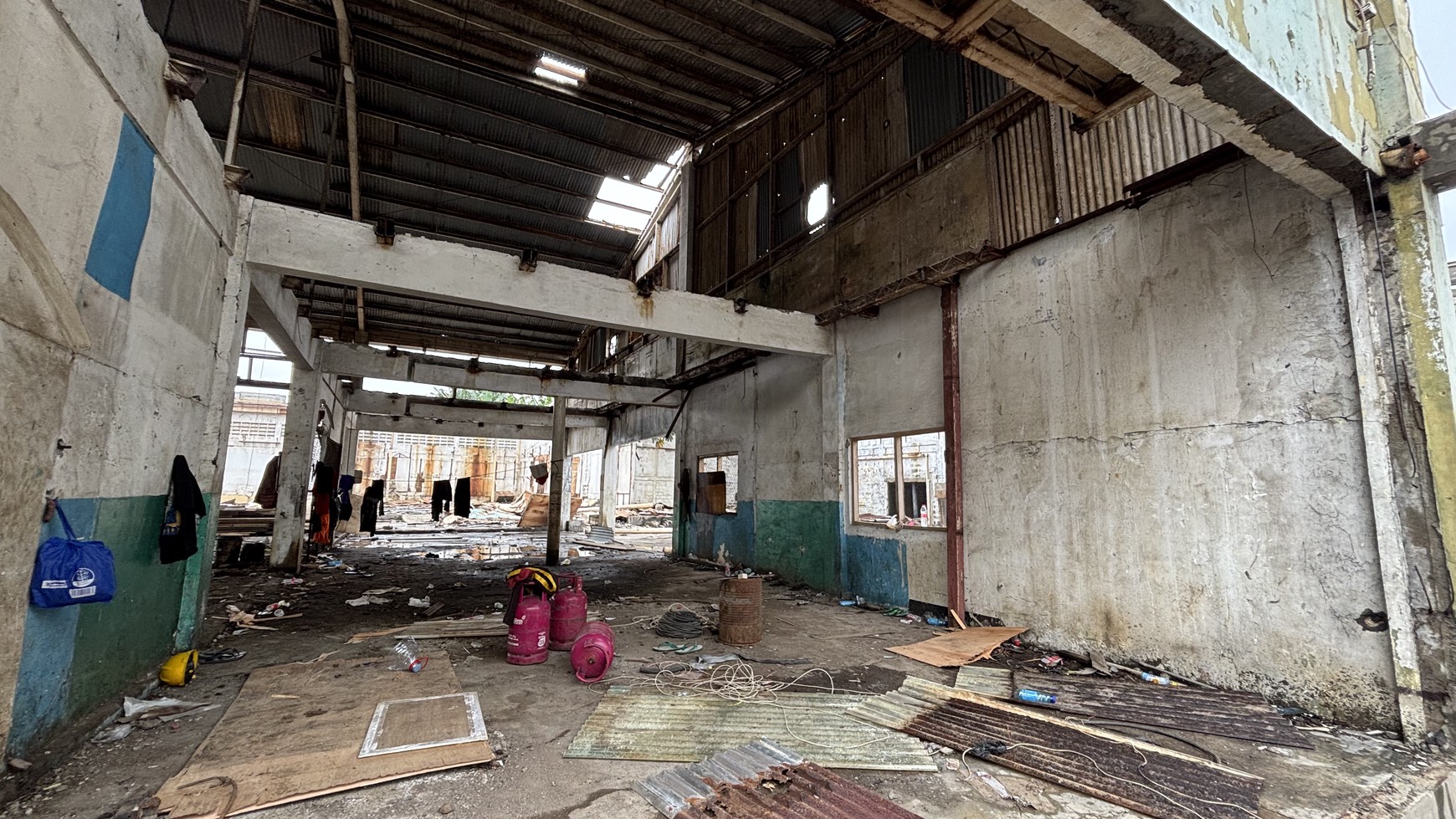 Ex Pabrik Gudang  Hanya Harga Tanah di Jl.Raya Thole Iskandar Sukmajaya Depok 