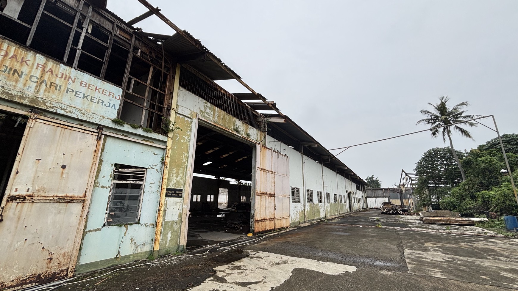 Ex Pabrik Gudang  Hanya Harga Tanah di Jl.Raya Thole Iskandar Sukmajaya Depok 