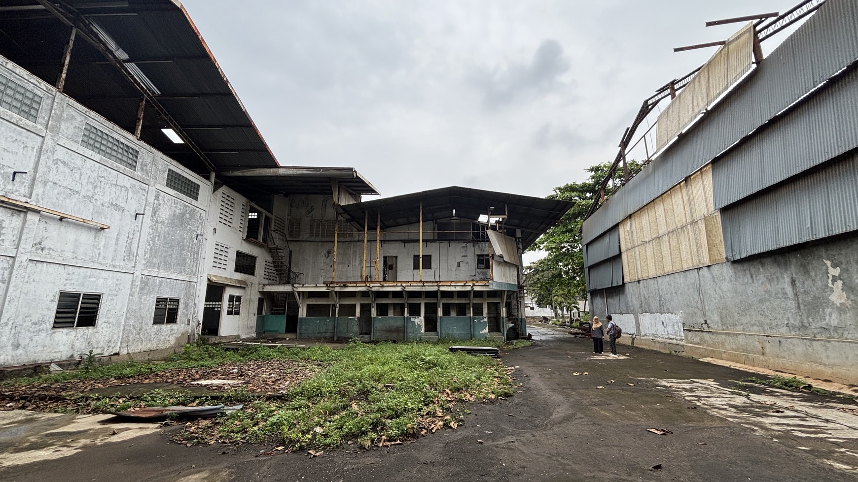 Ex Pabrik Gudang  Hanya Harga Tanah di Jl.Raya Thole Iskandar Sukmajaya Depok 