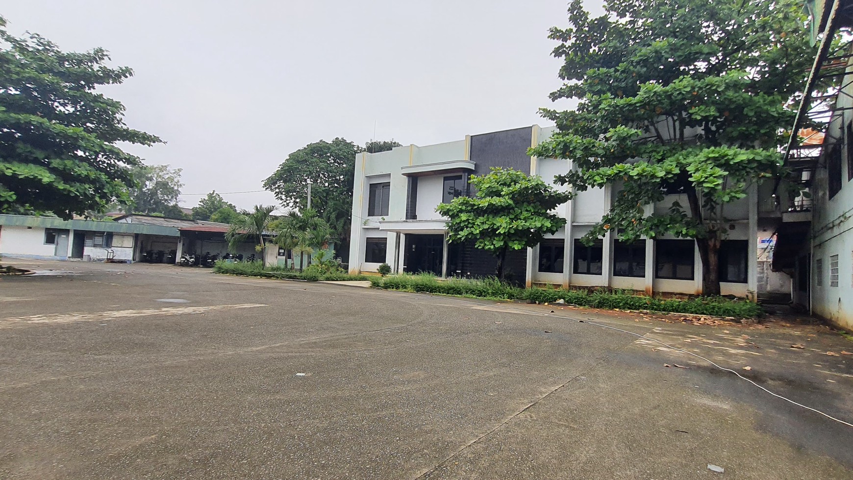 Ex Pabrik Gudang  Hanya Harga Tanah di Jl.Raya Thole Iskandar Sukmajaya Depok 