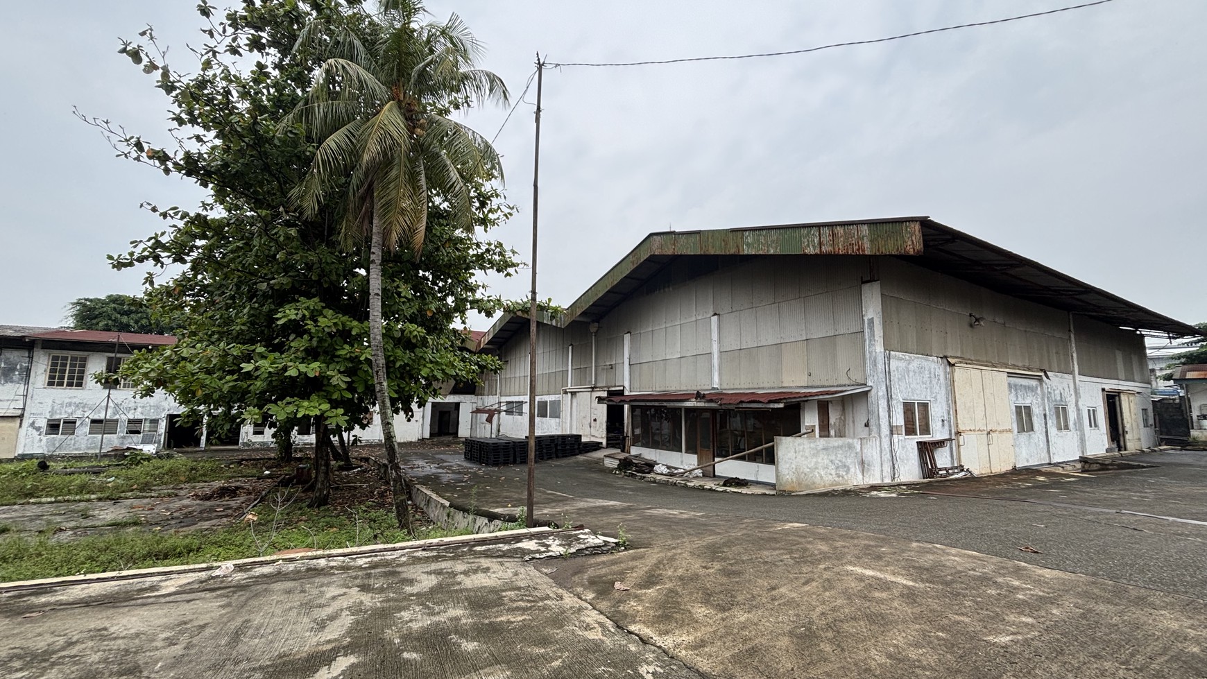 Ex Pabrik Gudang  Hanya Harga Tanah di Jl.Raya Thole Iskandar Sukmajaya Depok 