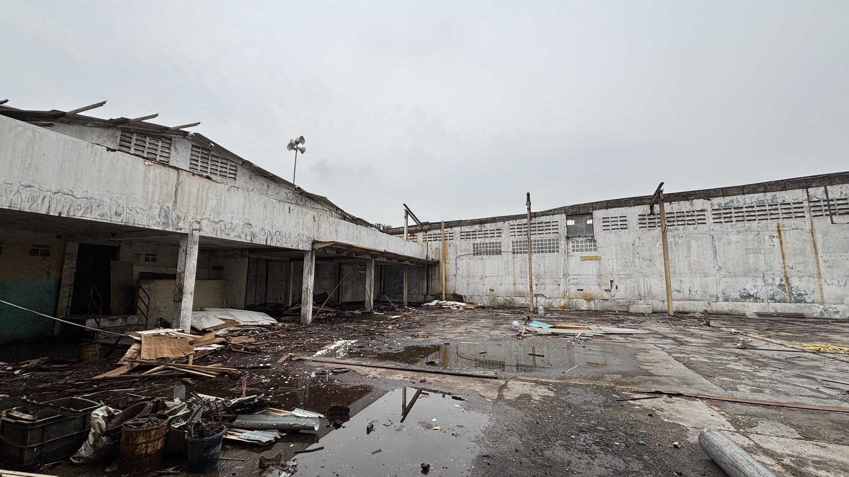 Ex Pabrik Gudang  Hanya Harga Tanah di Jl.Raya Thole Iskandar Sukmajaya Depok 