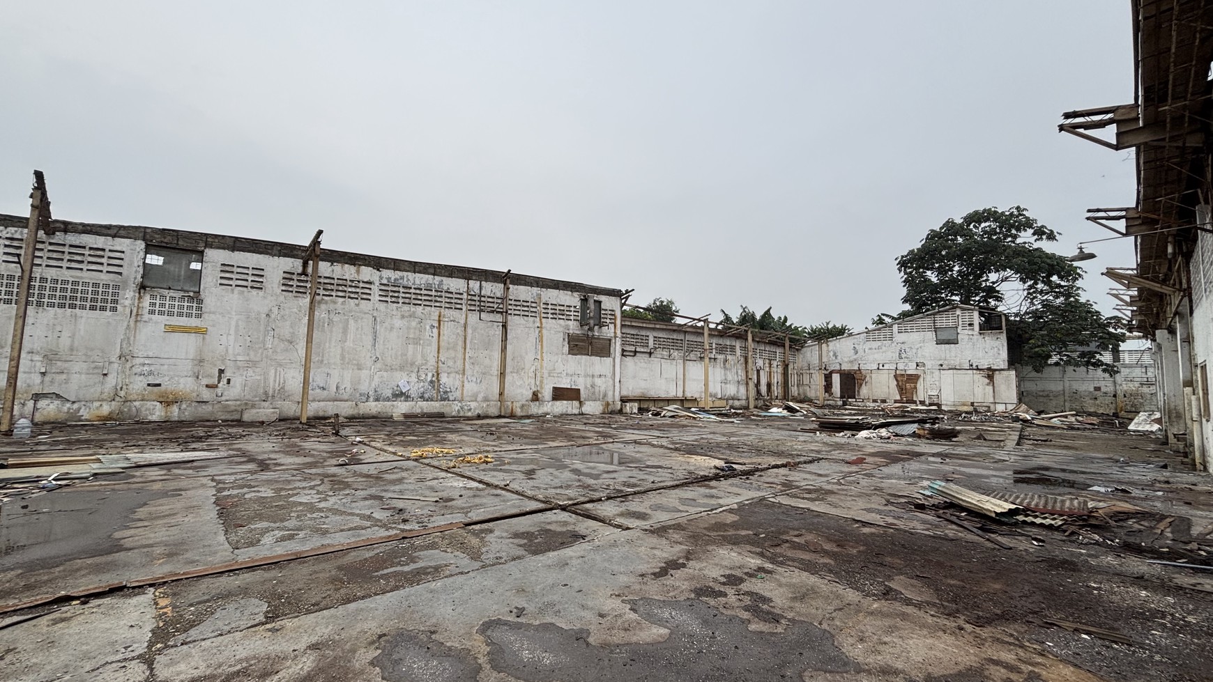 Ex Pabrik Gudang  Hanya Harga Tanah di Jl.Raya Thole Iskandar Sukmajaya Depok 