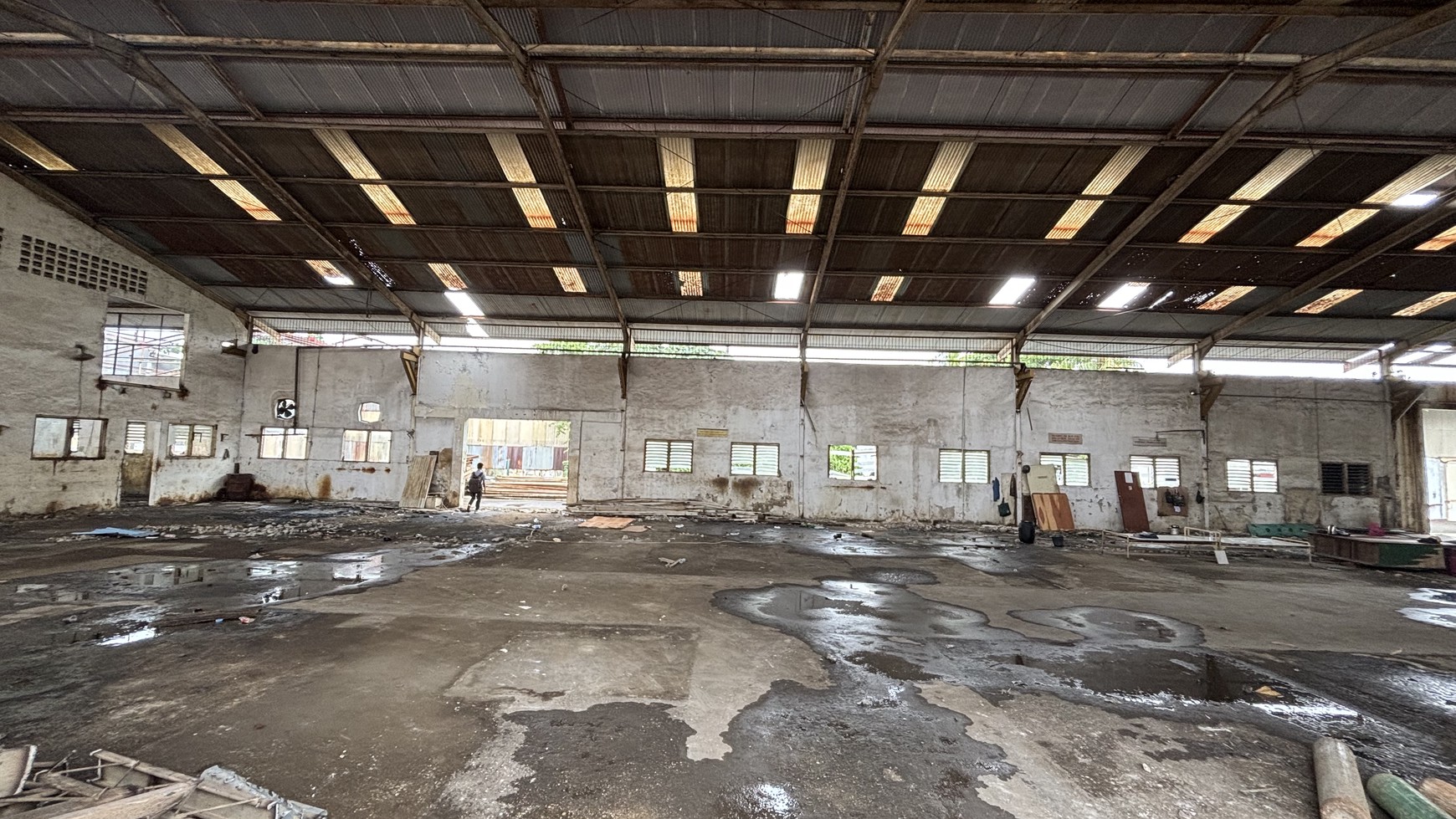 Ex Pabrik Gudang  Hanya Harga Tanah di Jl.Raya Thole Iskandar Sukmajaya Depok 