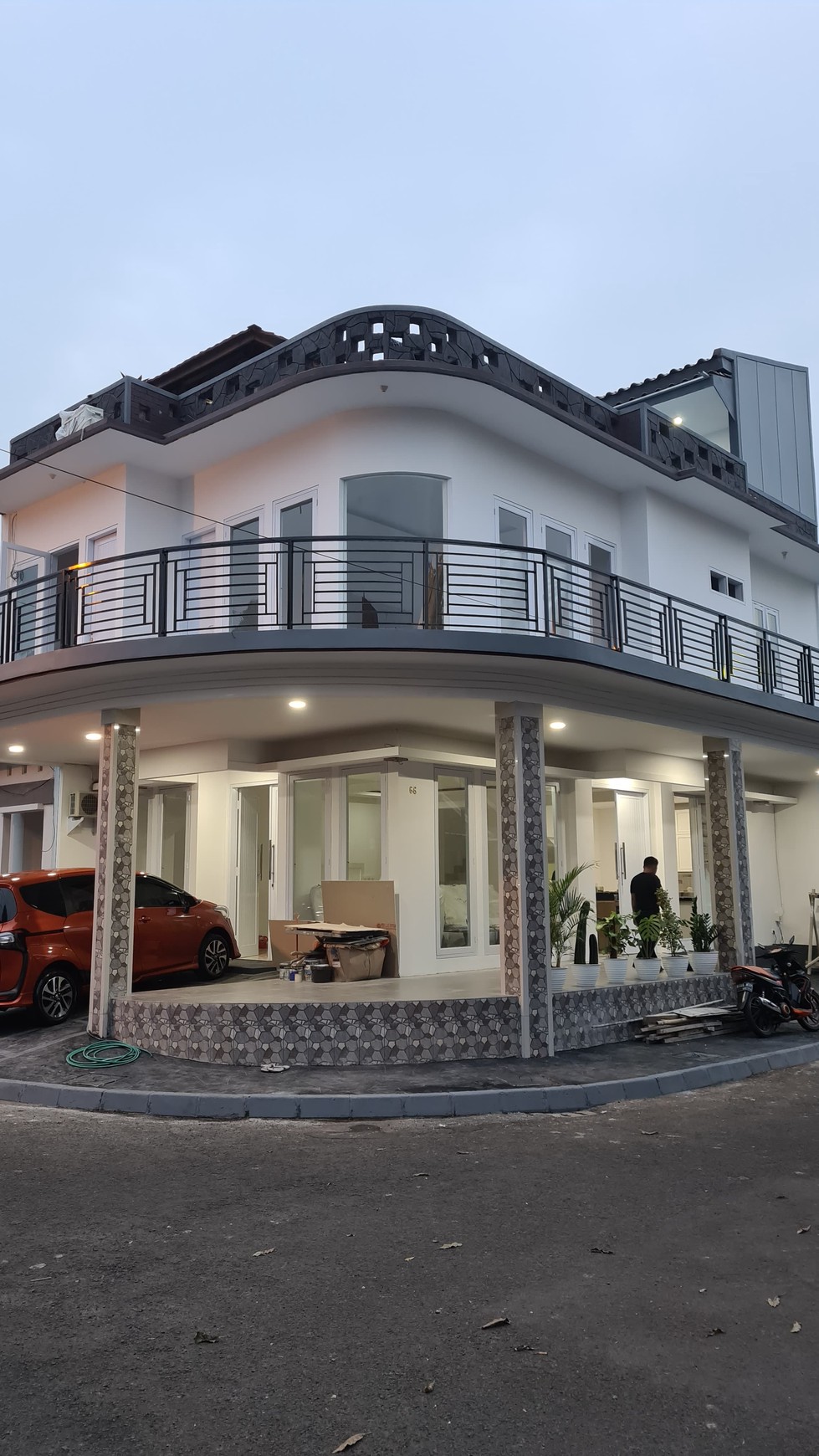 Rumah 3 Lantai Mewah Siap Huni dengan Hunian Nyaman