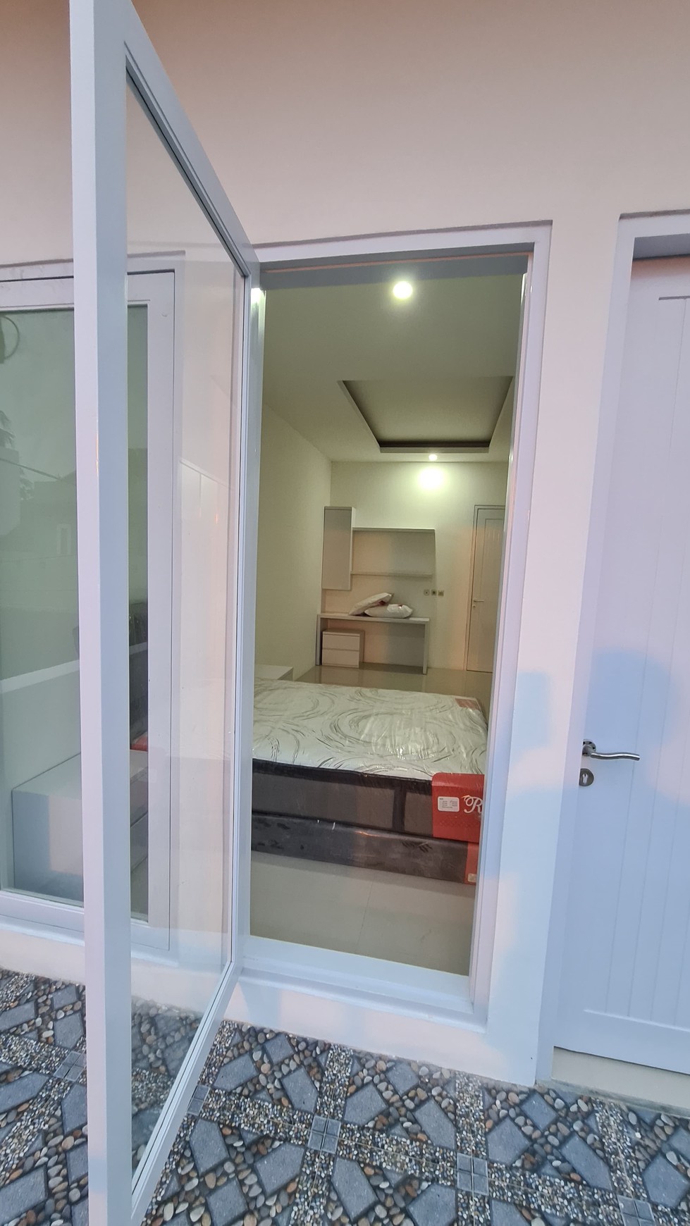 Rumah 3 Lantai Mewah Siap Huni dengan Hunian Nyaman
