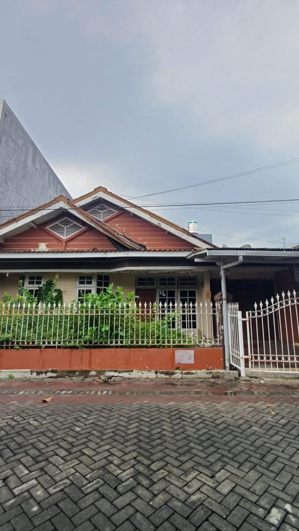 Dijual Rumah Hitung Tanah Nirwana Eksekutif Surabaya