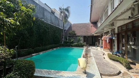 Dijual Rumah Ada Kolam Renang Kertajaya Indah Surabaya 