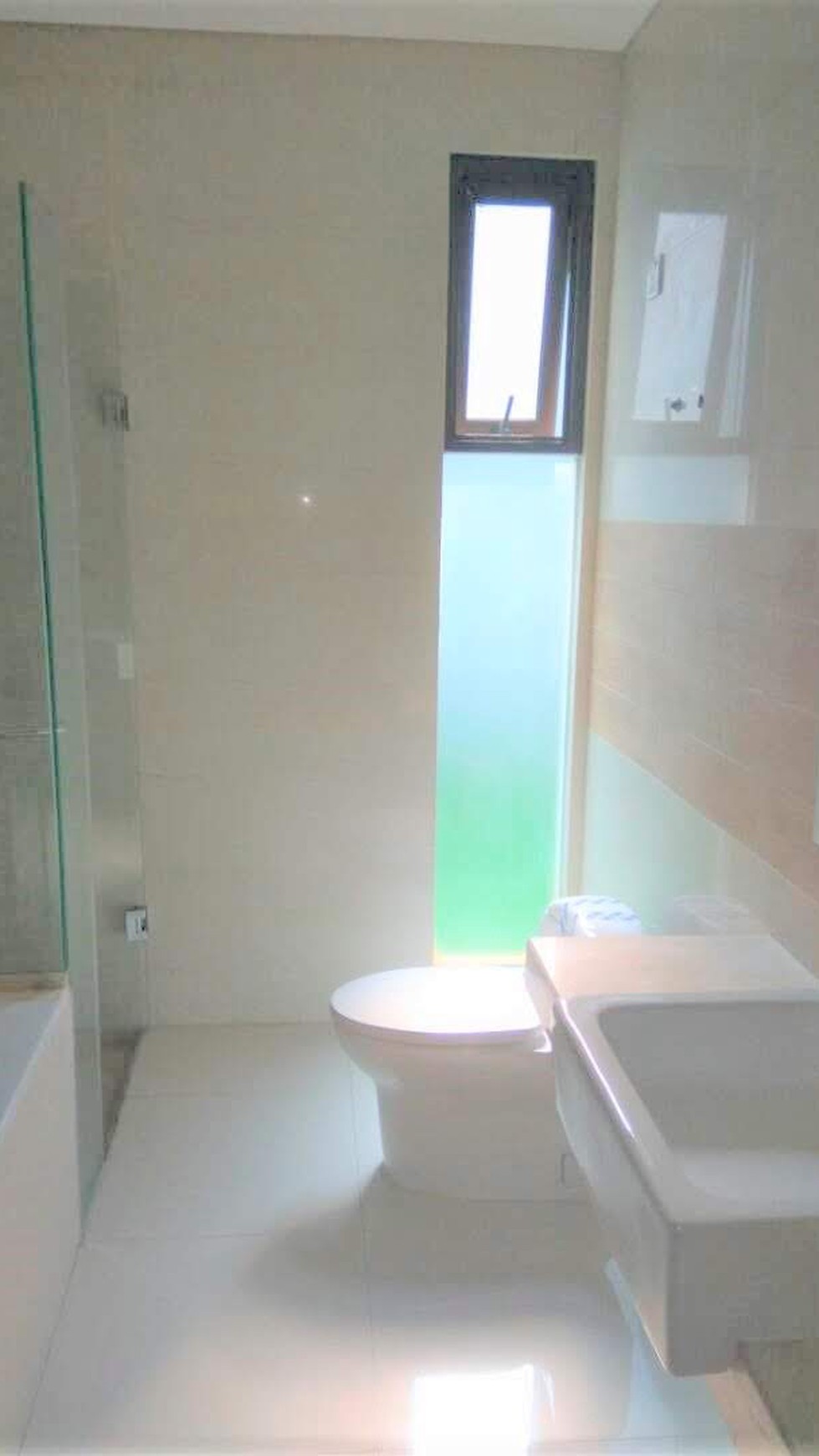 Rumah 2 lantai siap huni di The Eminent, Prestigia BSD City