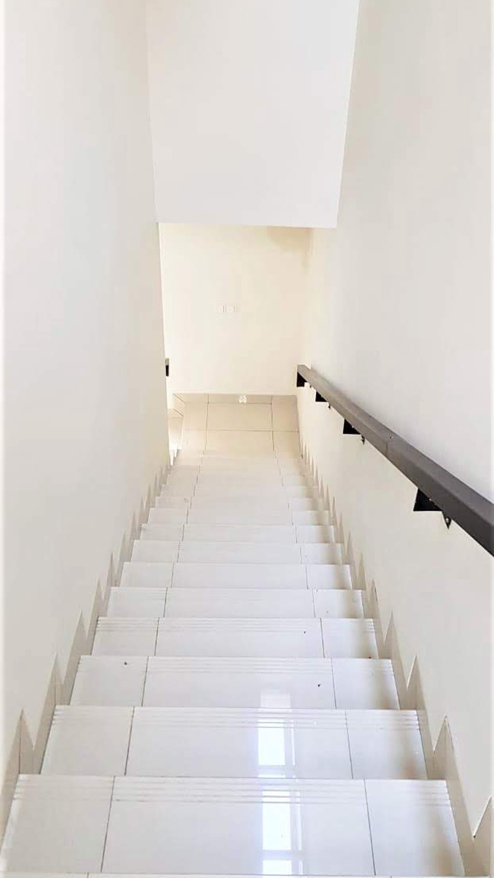 Rumah 2 lantai siap huni di The Eminent, Prestigia BSD City