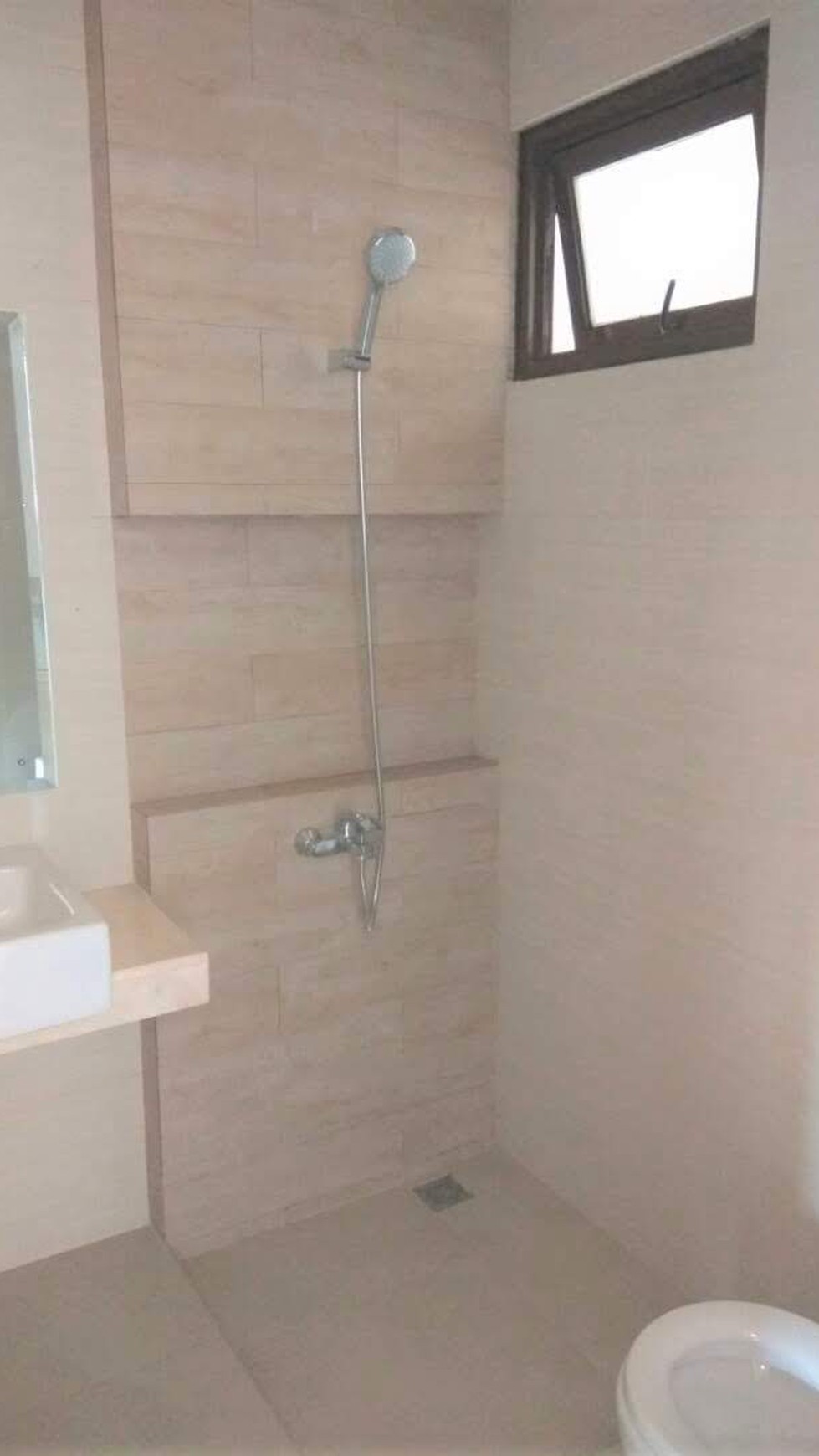 Rumah 2 lantai siap huni di The Eminent, Prestigia BSD City