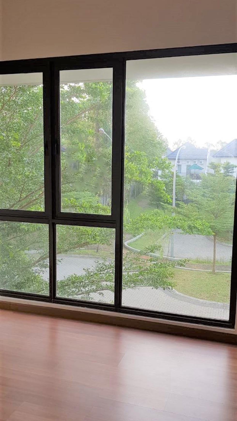 Rumah 2 lantai siap huni di The Eminent, Prestigia BSD City