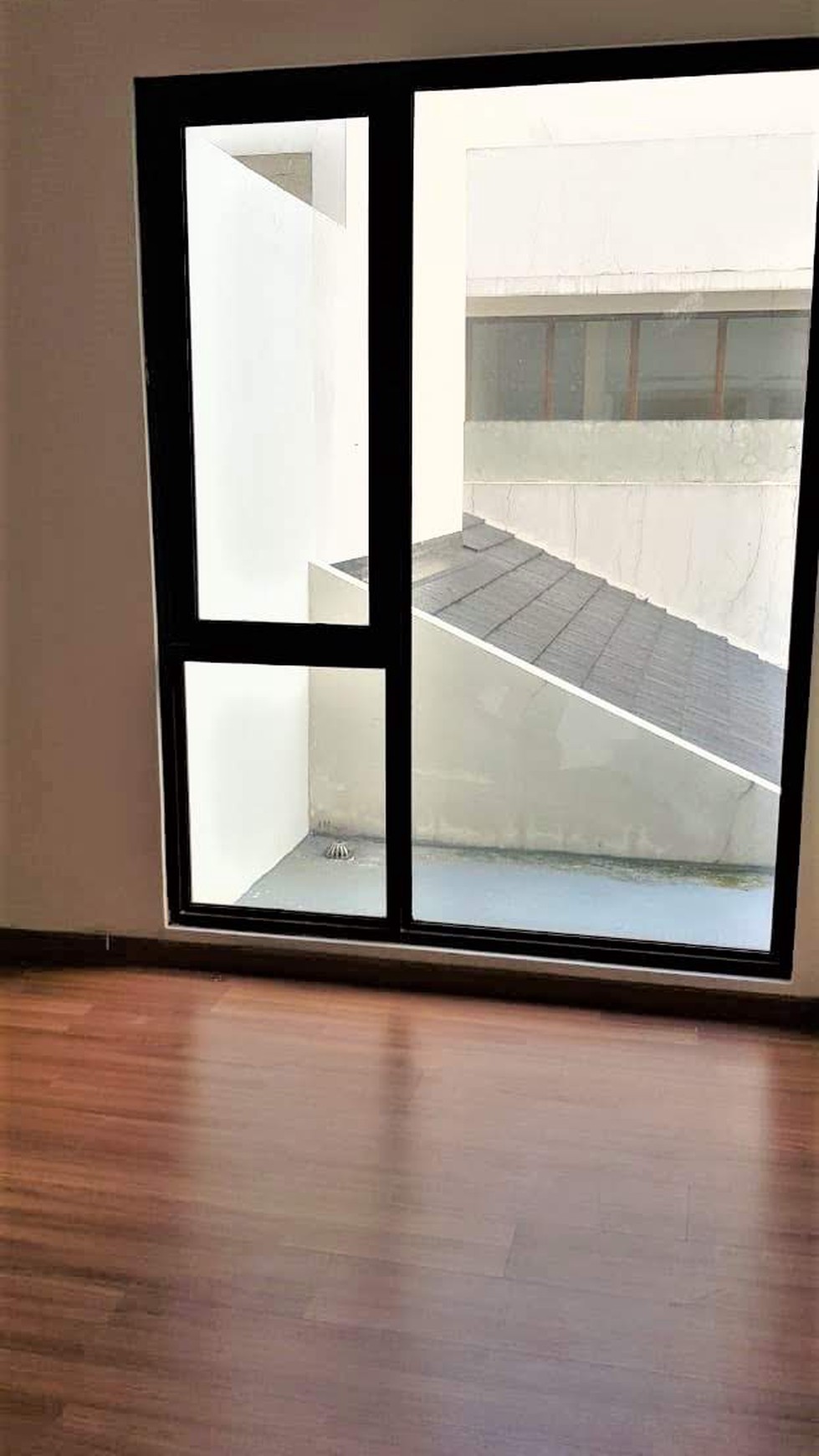 Rumah 2 lantai siap huni di The Eminent, Prestigia BSD City