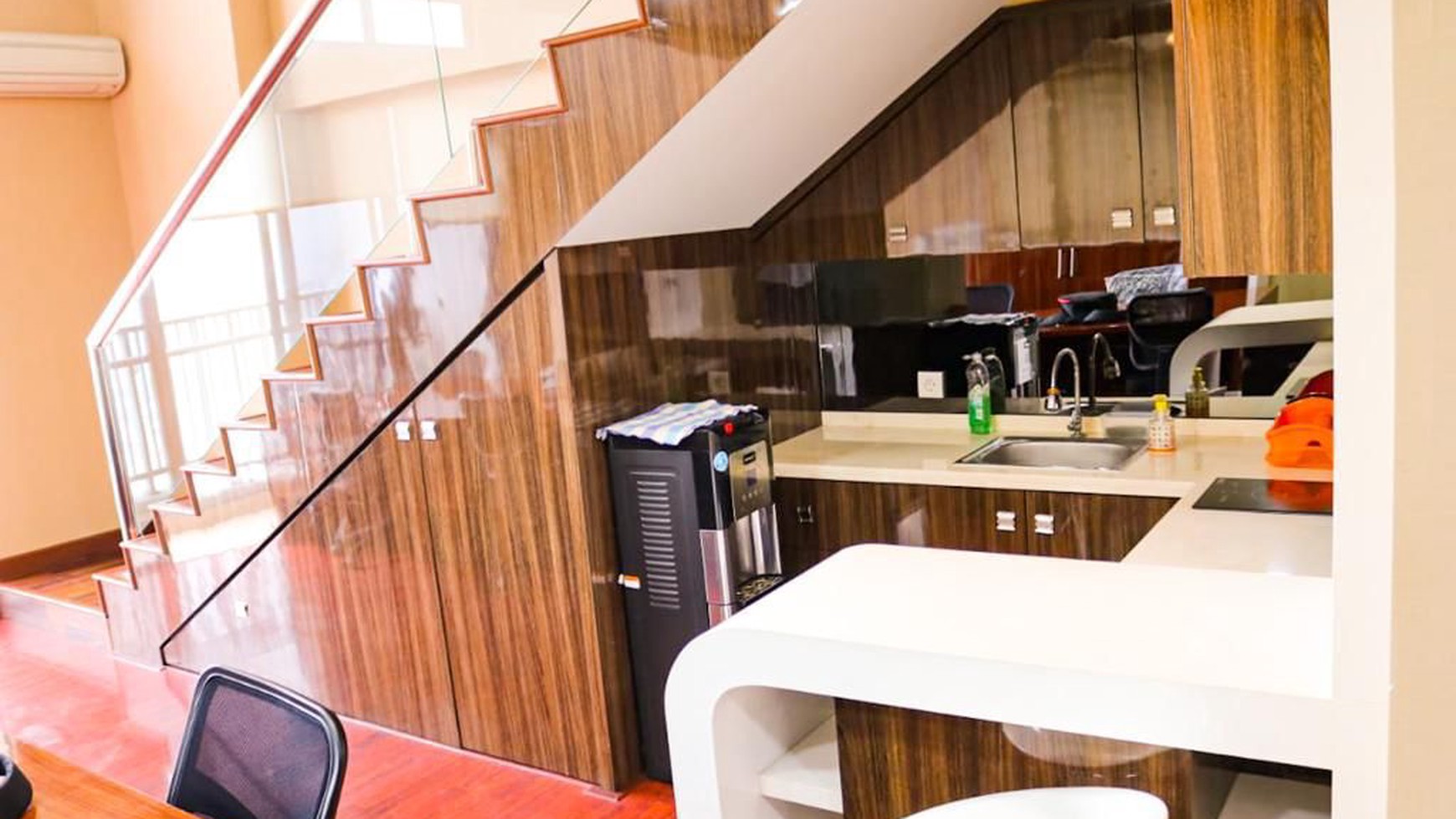 Apartemen SOHO Office Lantai 19 Full Renovation Full Furnish View Pancoran dan Kokas