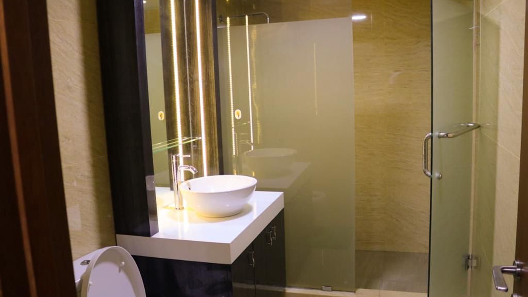 Apartemen SOHO Office Lantai 19 Full Renovation Full Furnish View Pancoran dan Kokas